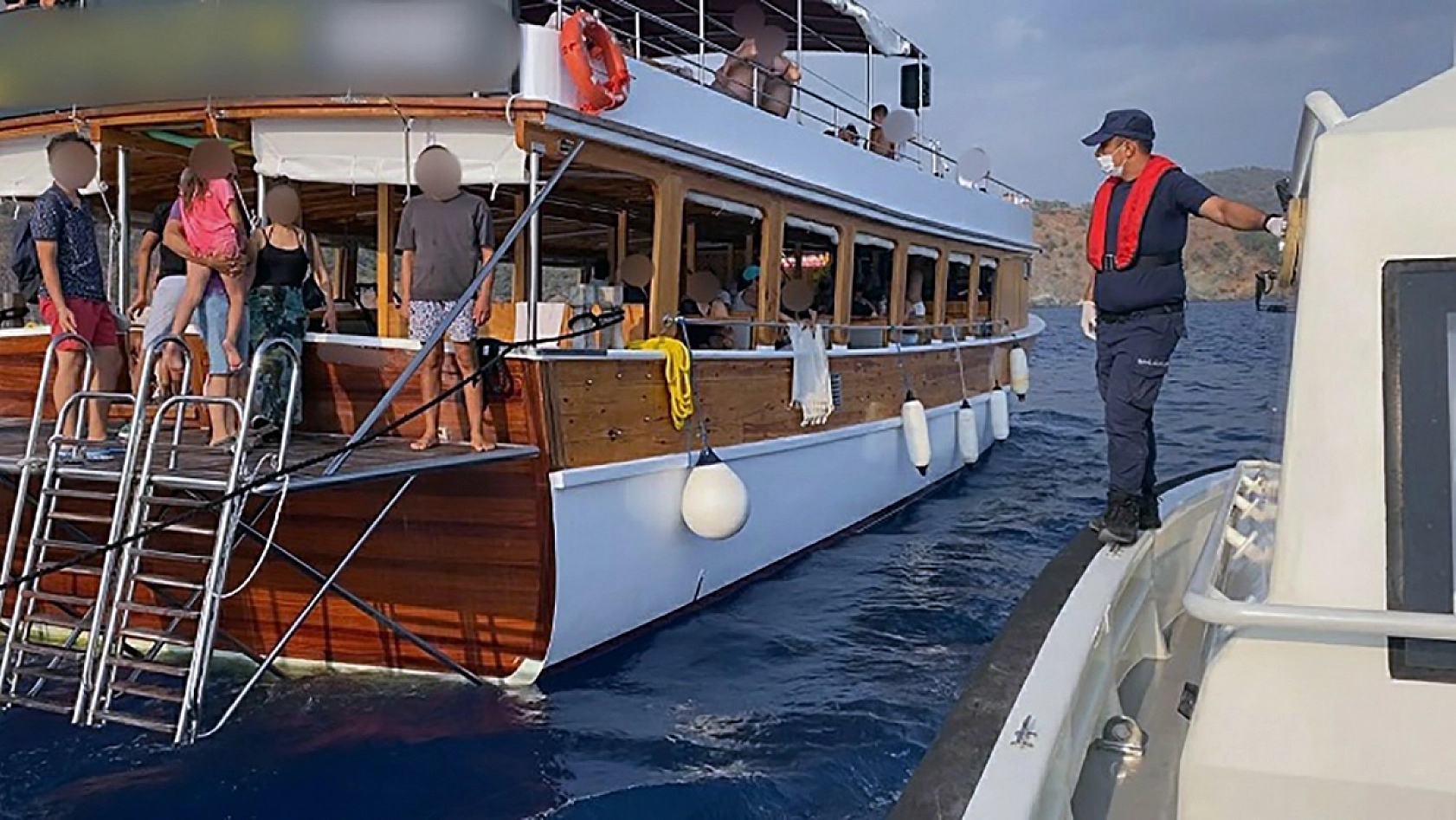 Fethiye'de özel teknede rahatsızlanan vatandaş kurtarıldı