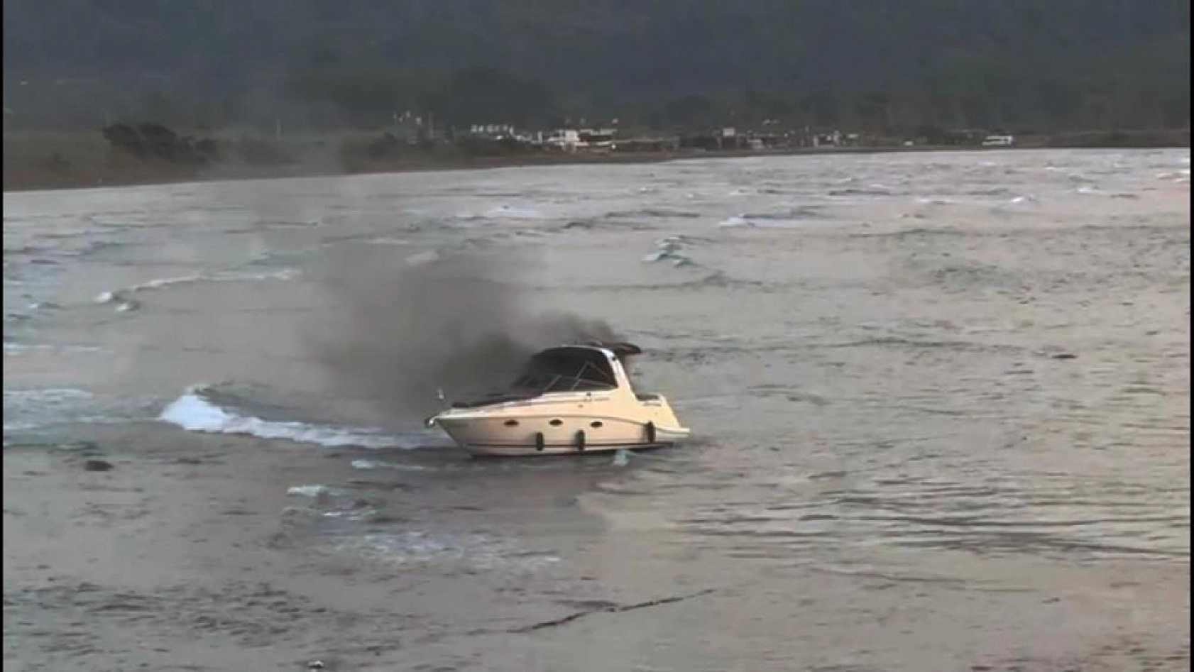 Akyaka'da tekne yangını