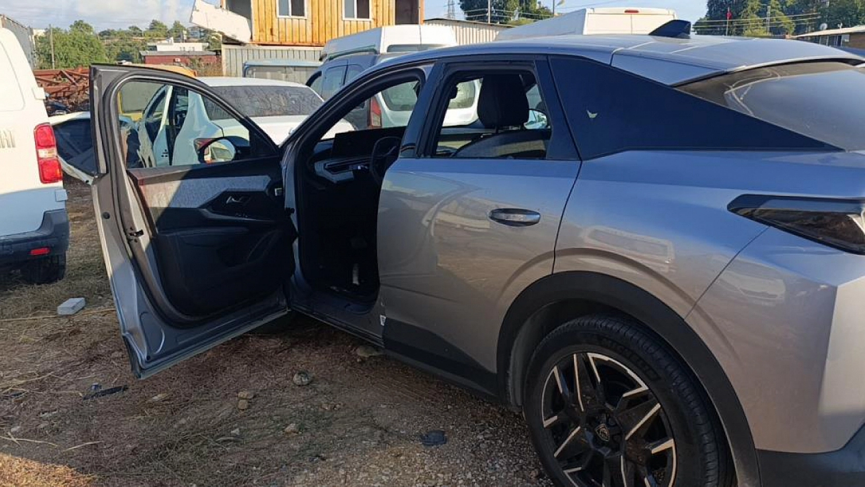 Genç adam kiraladığı araçta başından vurulmuş halde bulundu