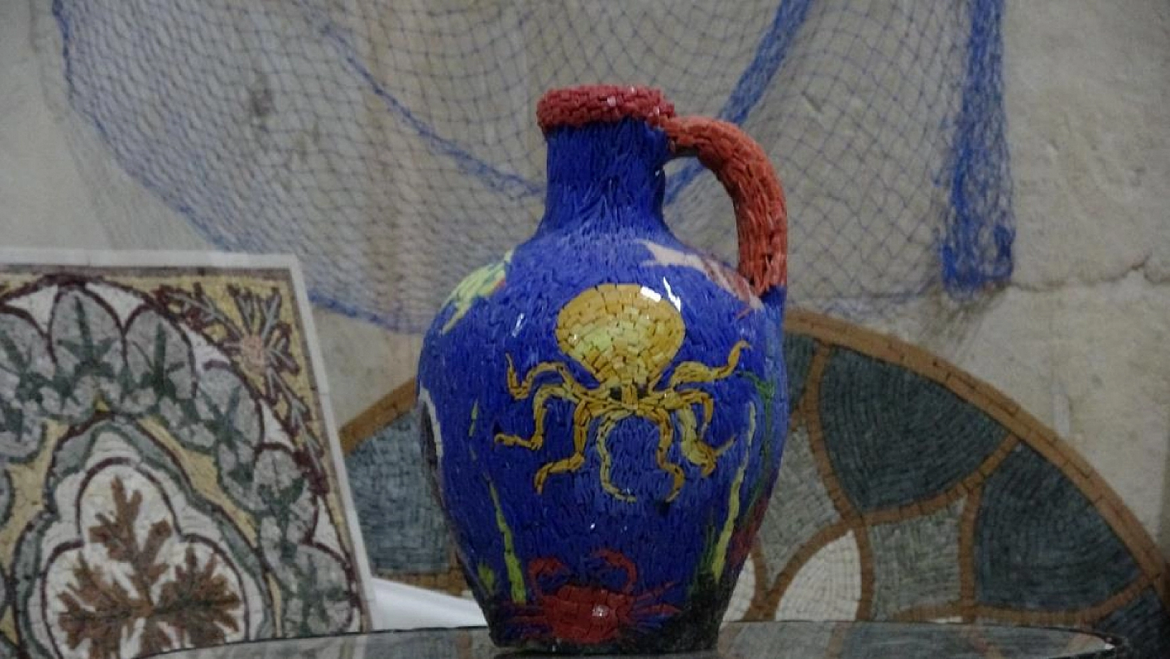 Hobi olarak başladığı mozaik sanatında dünyaya açılmak istiyor