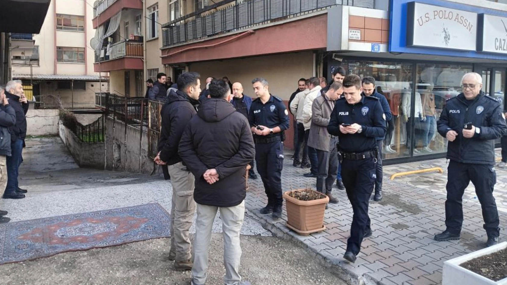 Eski eşini ağır yaralayan şahıs, kayınvalidesini öldürüp intihar etti