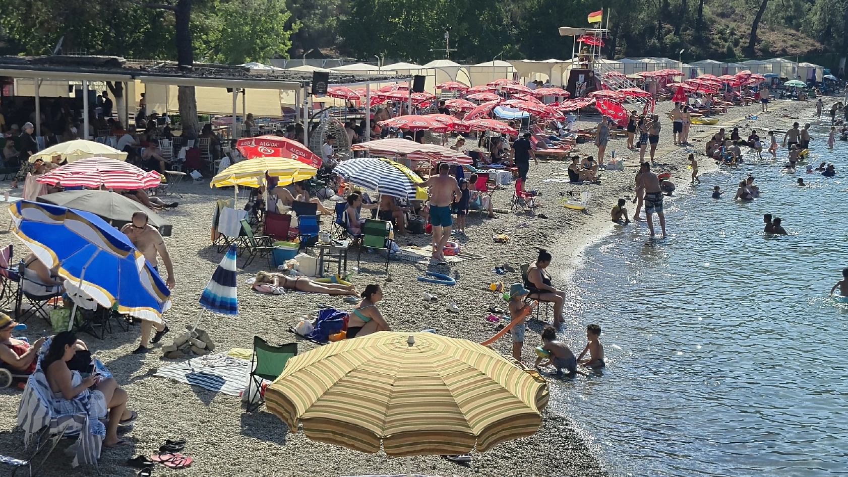 Fethiye'de Öğrencilerle İşletilen Plaj, Vatandaşlardan Yoğun İlgi Görüyor