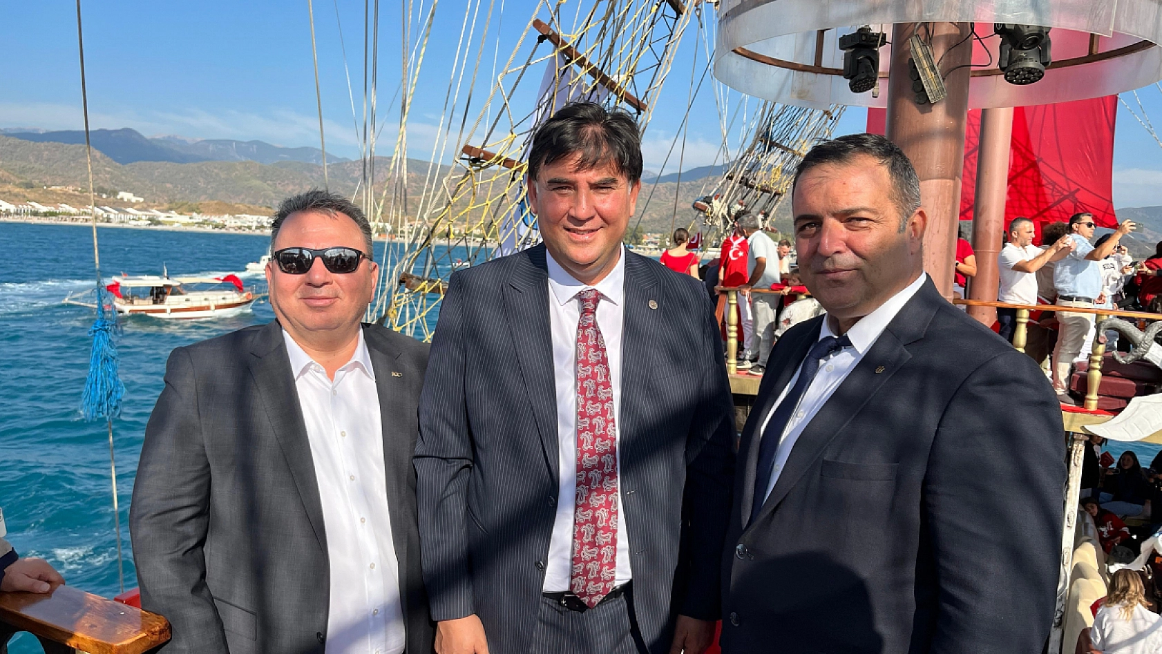 Fethiye'de tekne kortejiyle 29 Ekim coşkusu