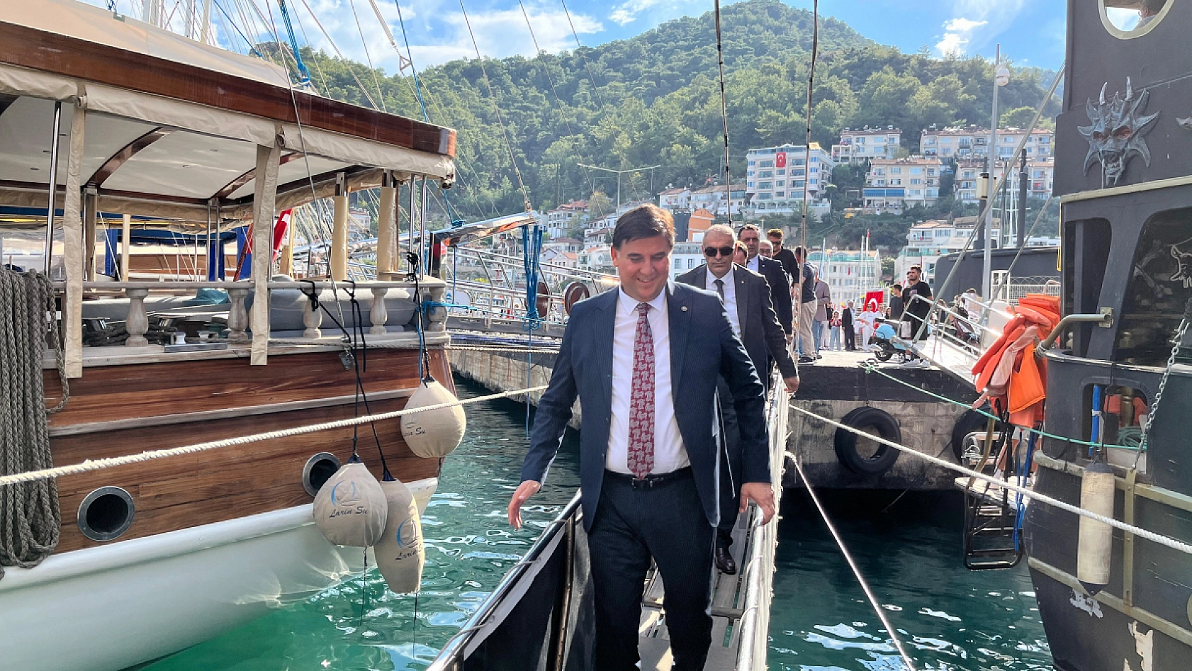 Fethiye'de tekne kortejiyle 29 Ekim coşkusu