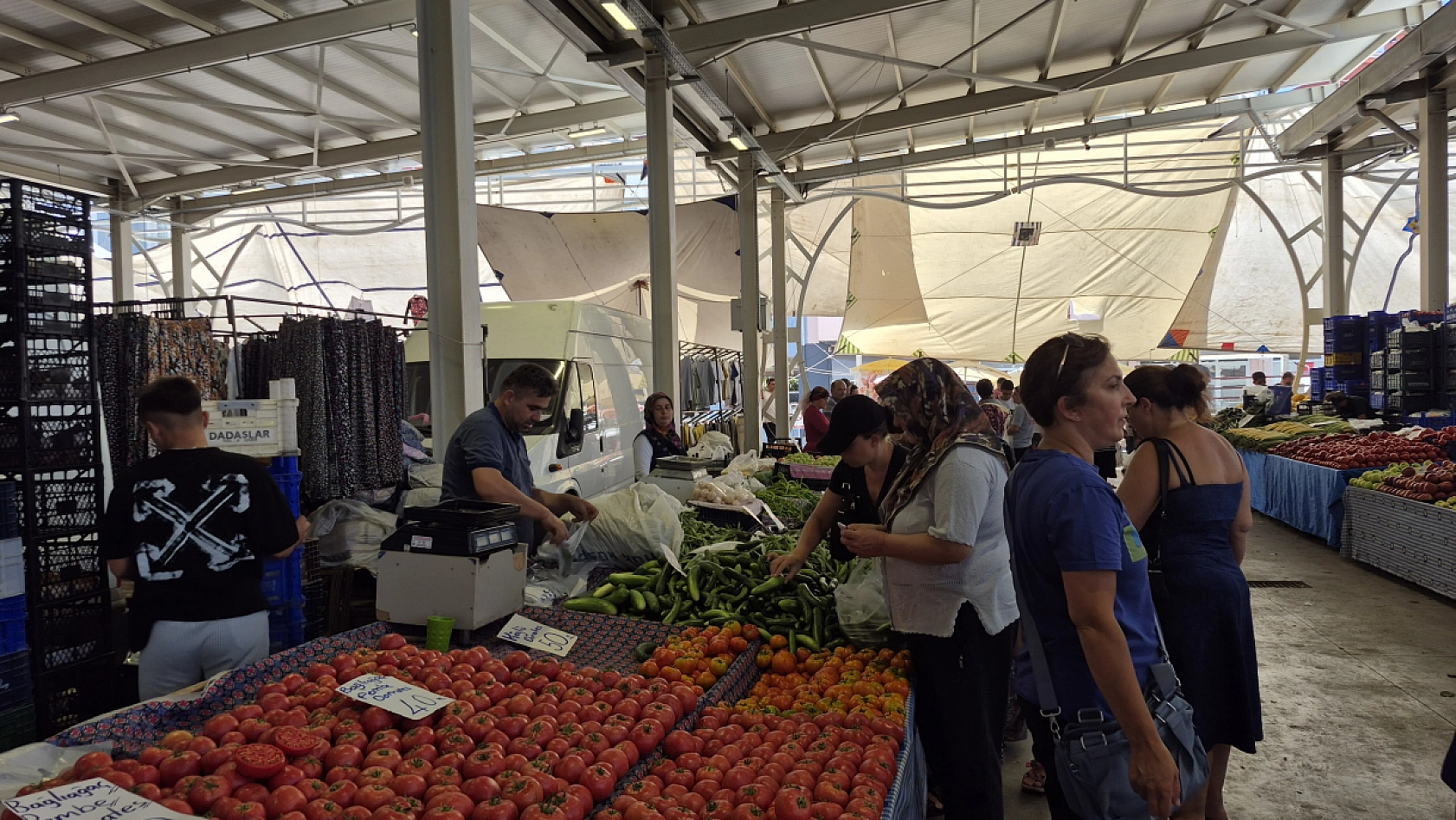 Halil Ayat: 'Pazarcı Esnafının Yanındayız'