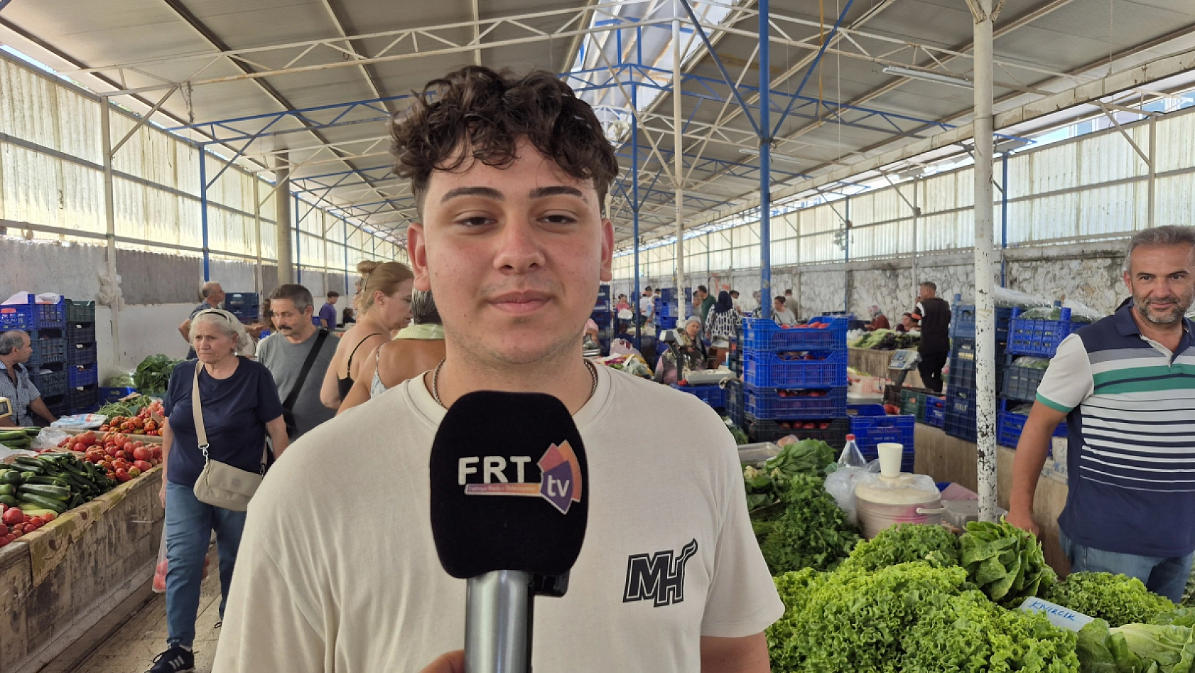 Fethiye Cuma Pazarı'nda üretici dertli: 'Kurtarmasa da kurtardı diyoruz'