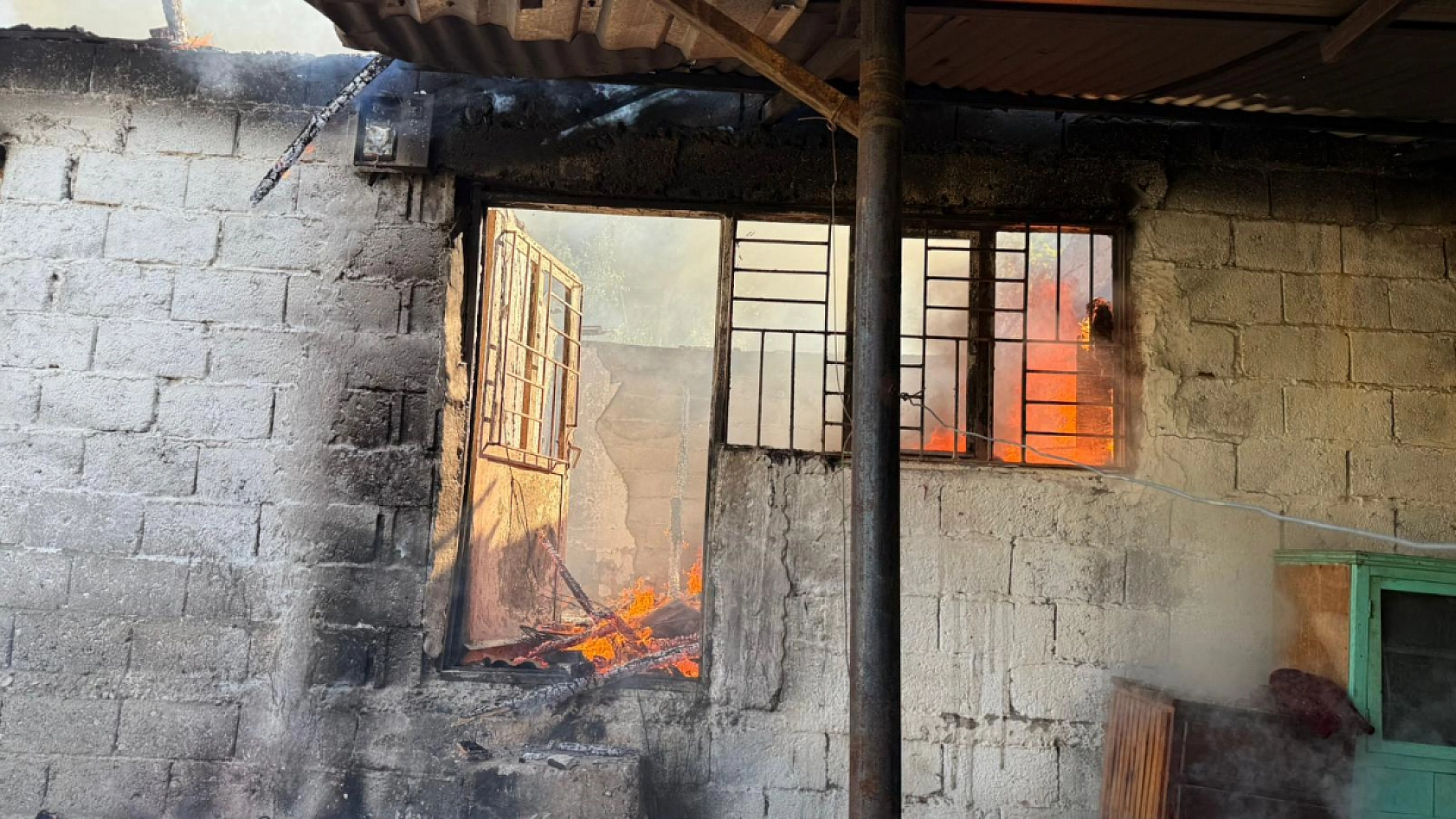 Fethiye Kalesi Arkasında Ev Yangını