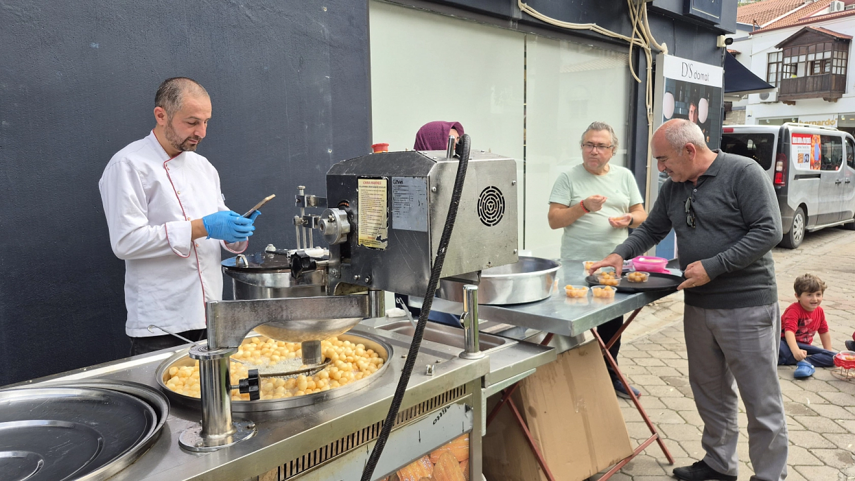 Fethiye'de Yılmaz Yılmaz Hayrına Lokma Dağıtıldı
