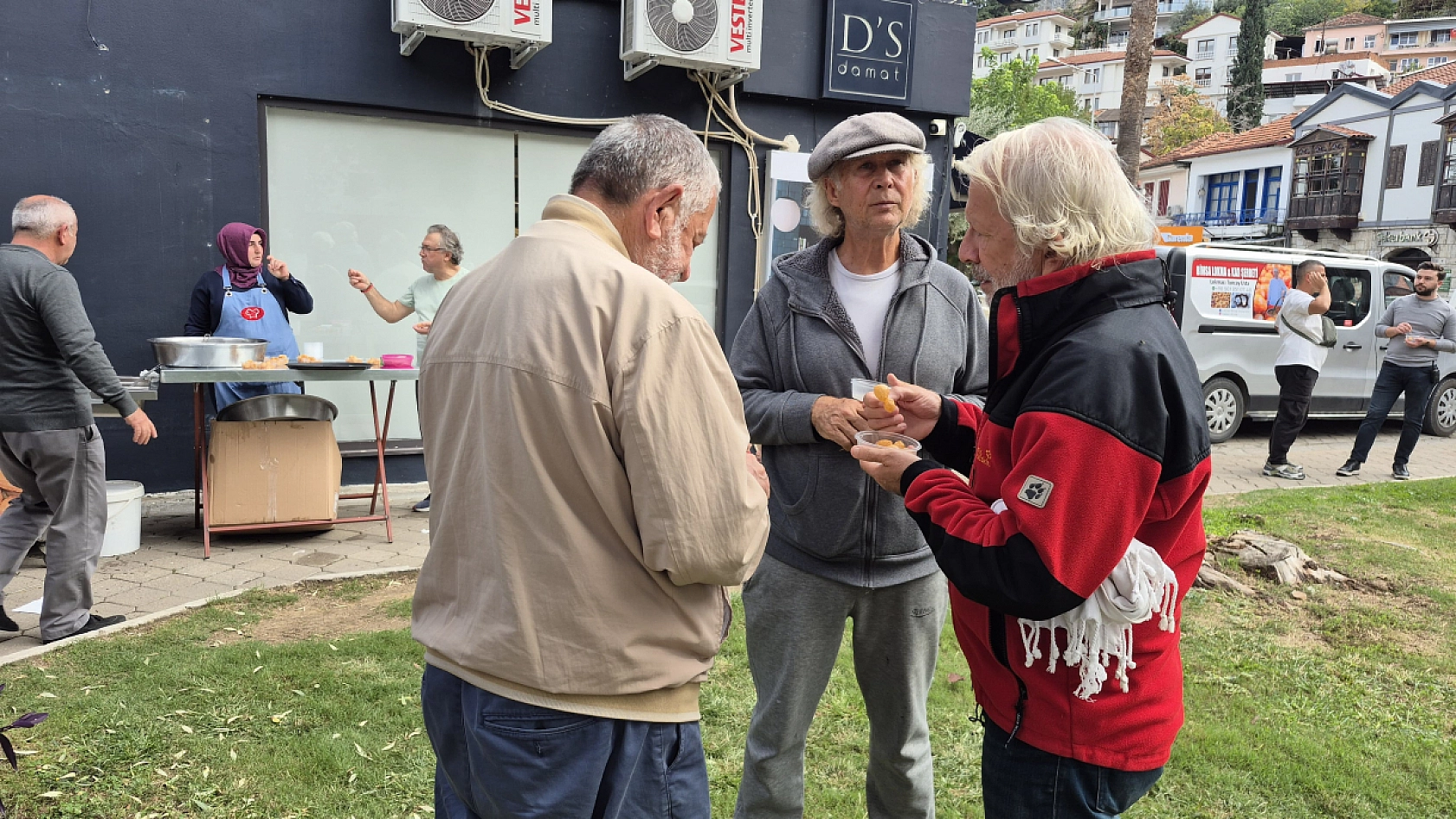 Fethiye'de Yılmaz Yılmaz Hayrına Lokma Dağıtıldı