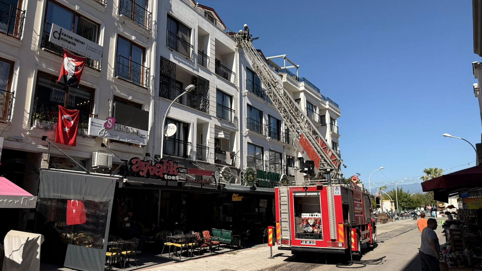 Fethiye'de baca yangını korkuttu: İtfaiye ekipleri alevleri büyümeden söndürdü