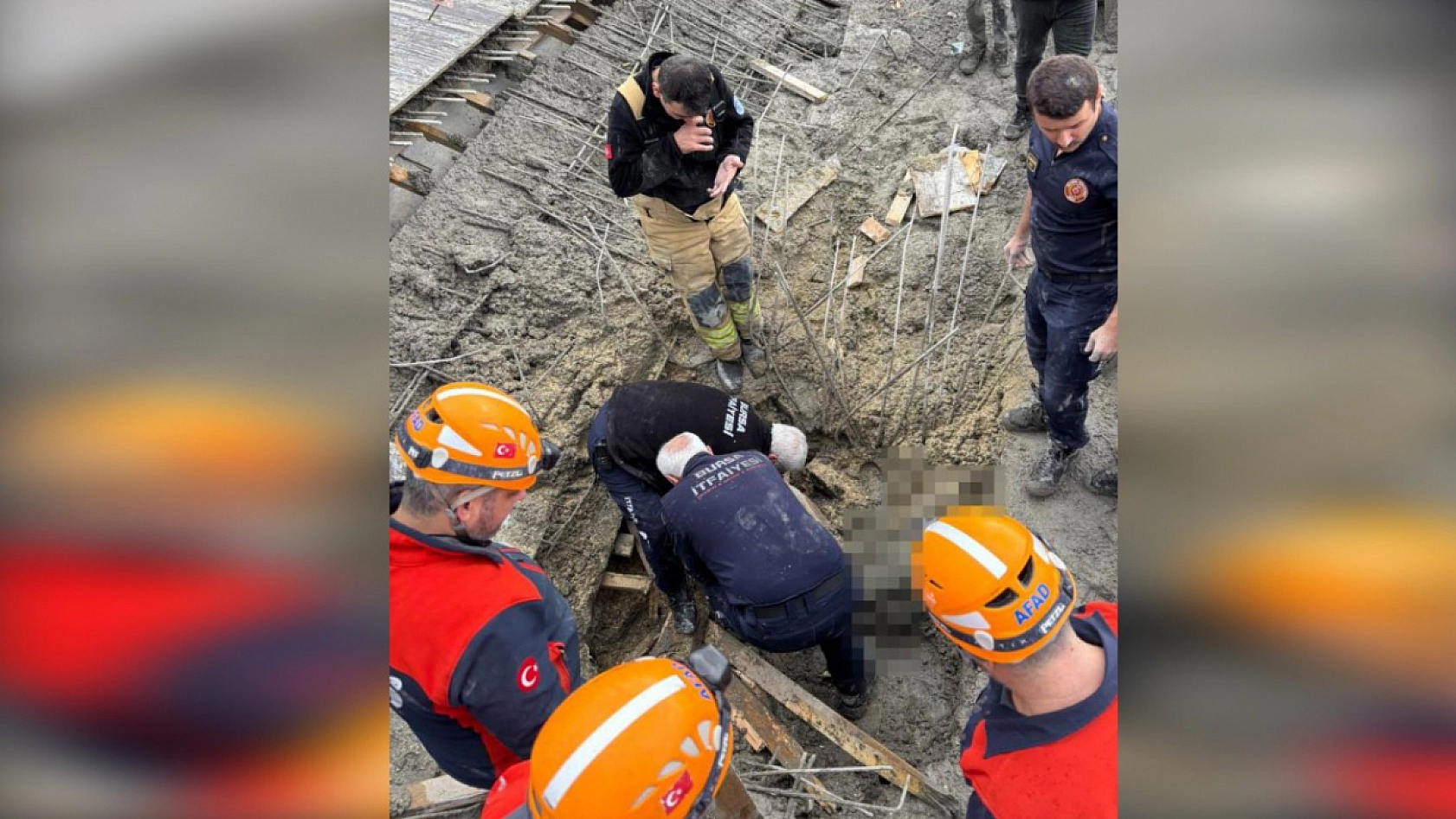 Tonlarca betonun altında kaldılar: 1 işçi öldü, 2'si sağ kurtarıldı