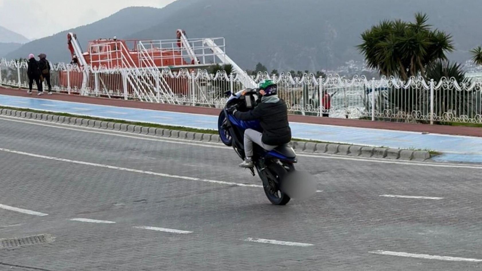 Fethiye Sahil Bandı'nda Trafik Güvenliğini Tehlikeye Düşüren Sürücünün Ehliyeti İptal Edildi