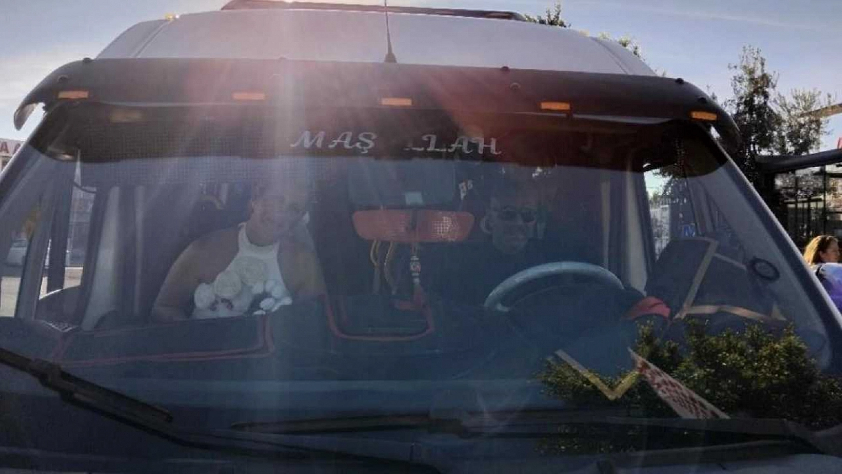 Bodrum'da gelin dolmuşu ilçe sokaklarını şenlik alanına çevirdi