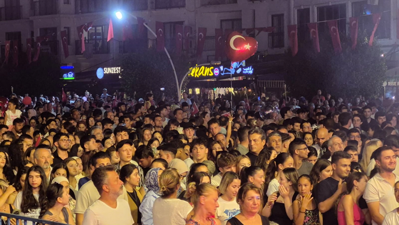 Fethiye'de Tuğba Yurt'tan Muhteşem Konser
