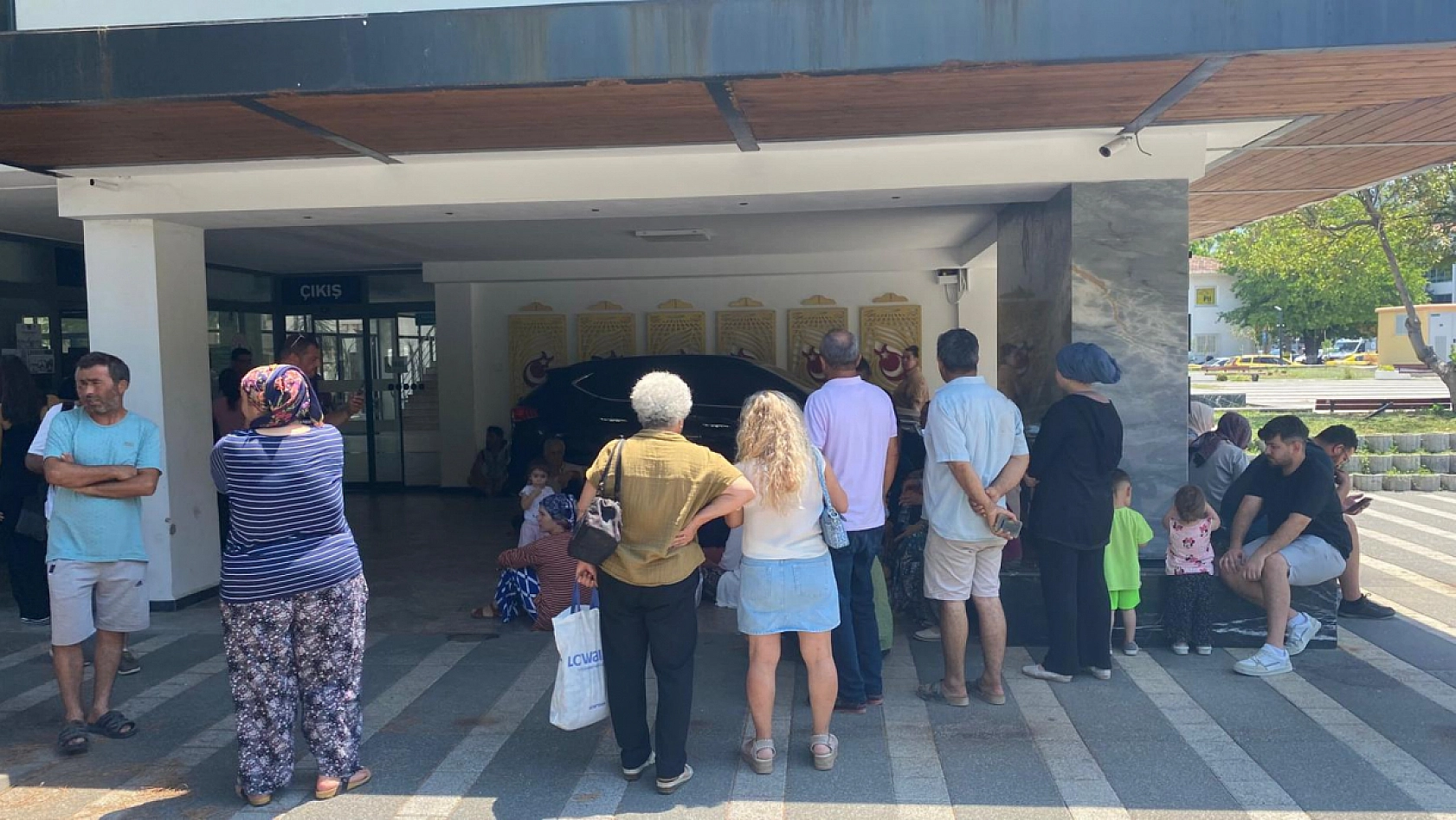 Fethiye'de Tapu Mağdurları Eylemde: '22 Yıldır Tapumuzu Alamıyoruz, Elektrik ve Su da Kesildi'