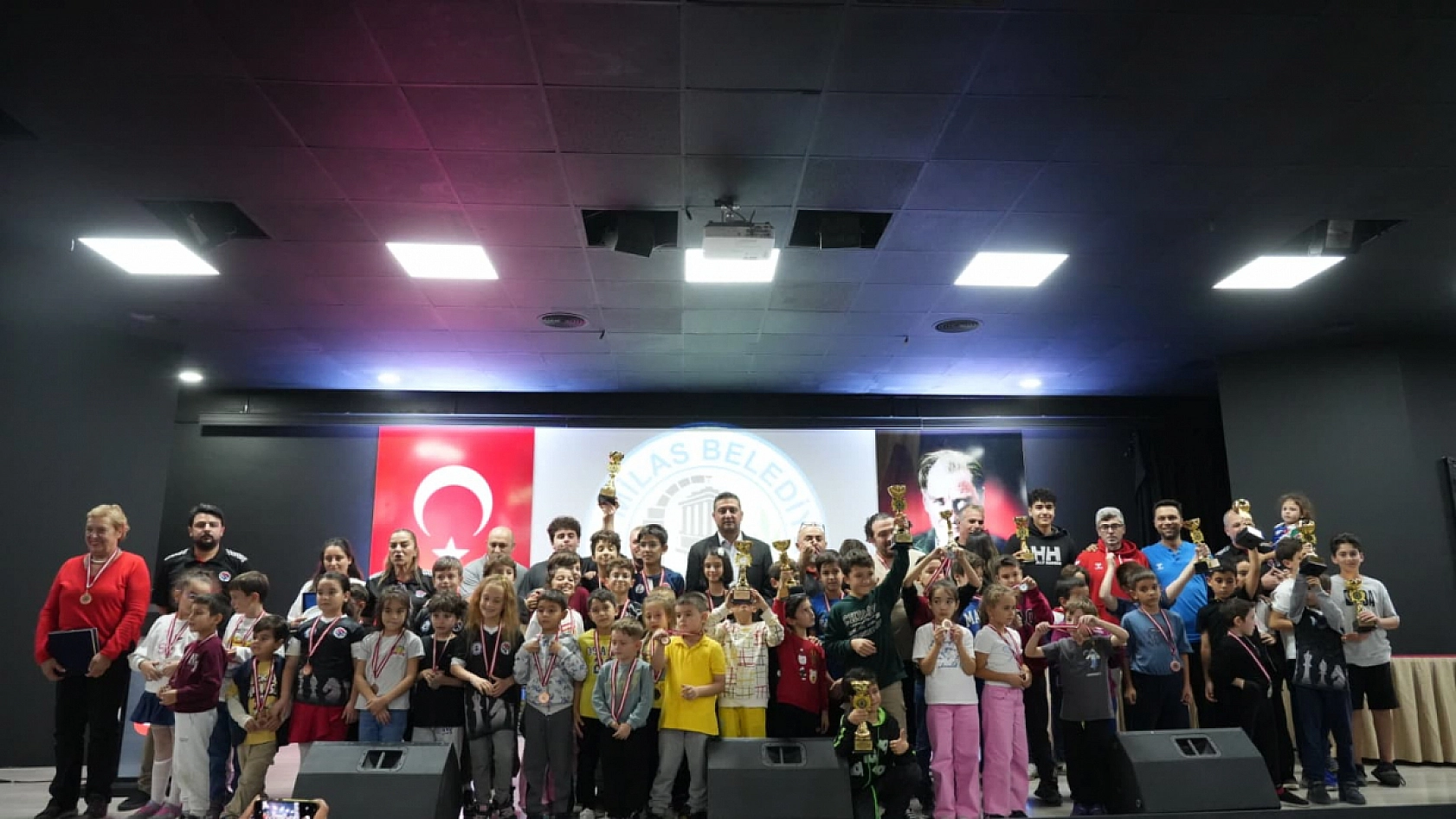 Milas'ta Cumhuriyet Bayramı Satranç Turnuvası Tamamlandı