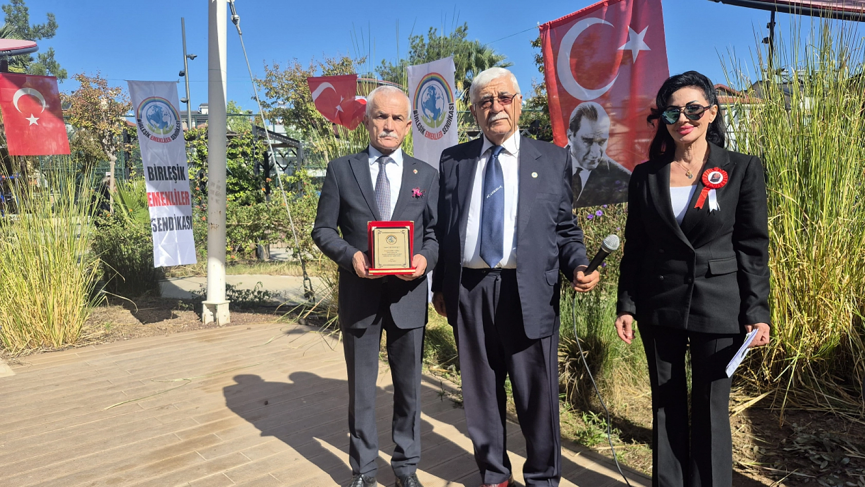 Fethiye'de Emeklilerden 'Yaşam Ücreti' Talebi