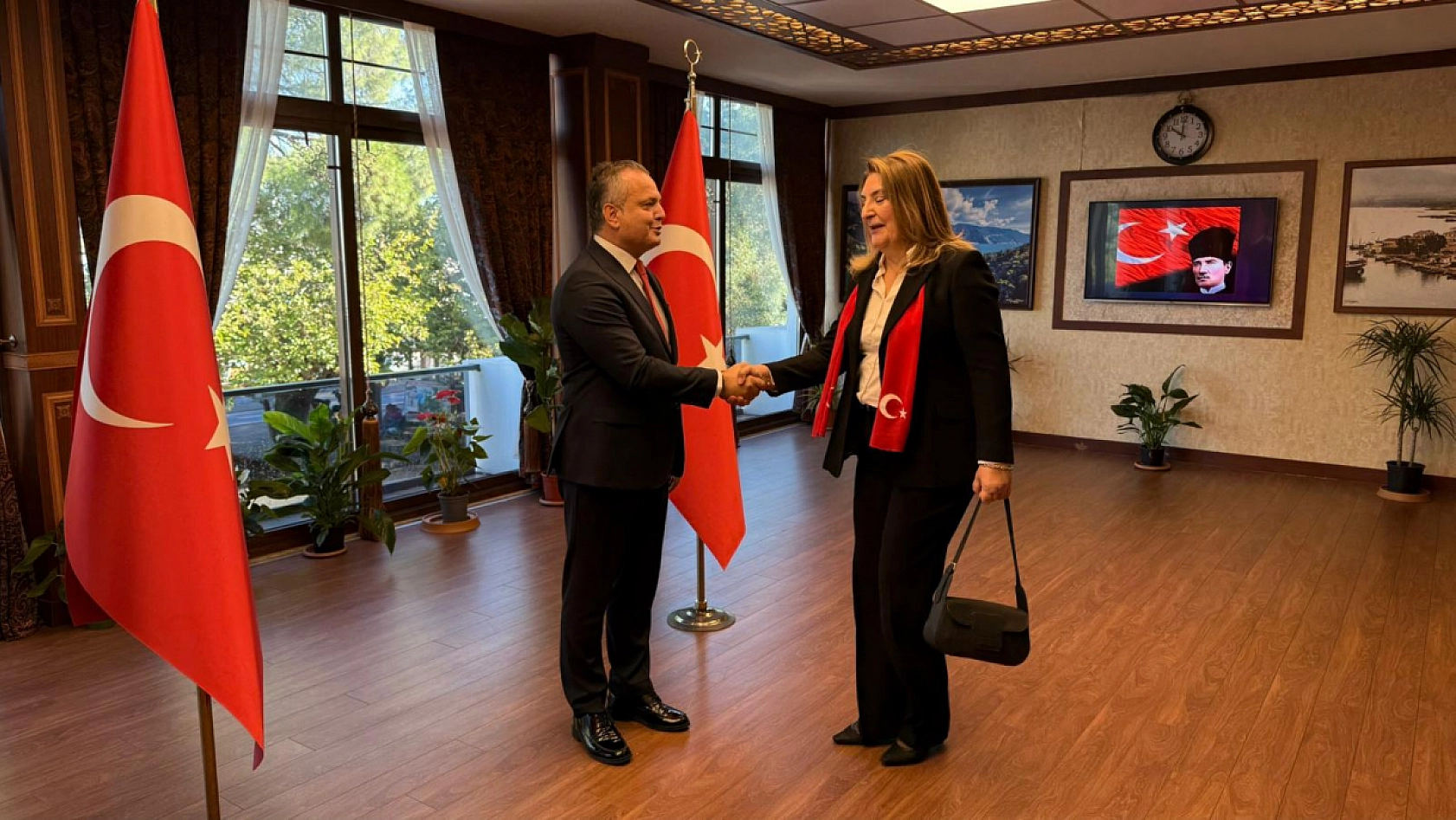 Fethiye Kaymakamı Fatih Akkaya makamında tebrikleri kabul etti