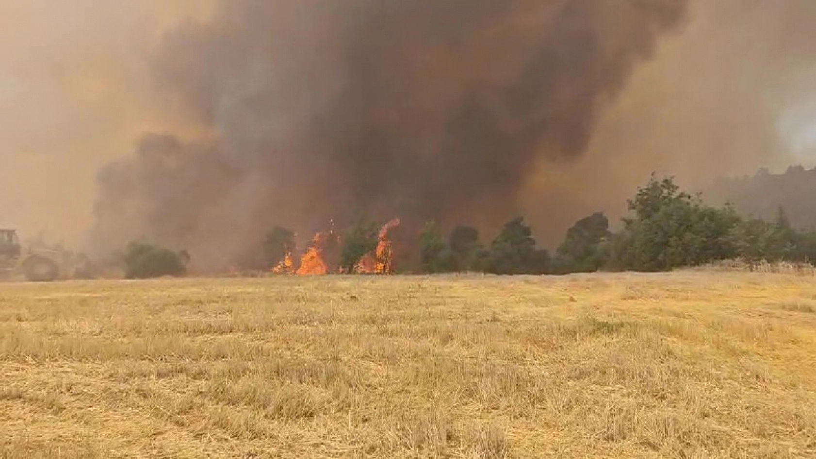 Denizli'de devam eden orman yangınına havadan ve karadan müdahale sürüyor