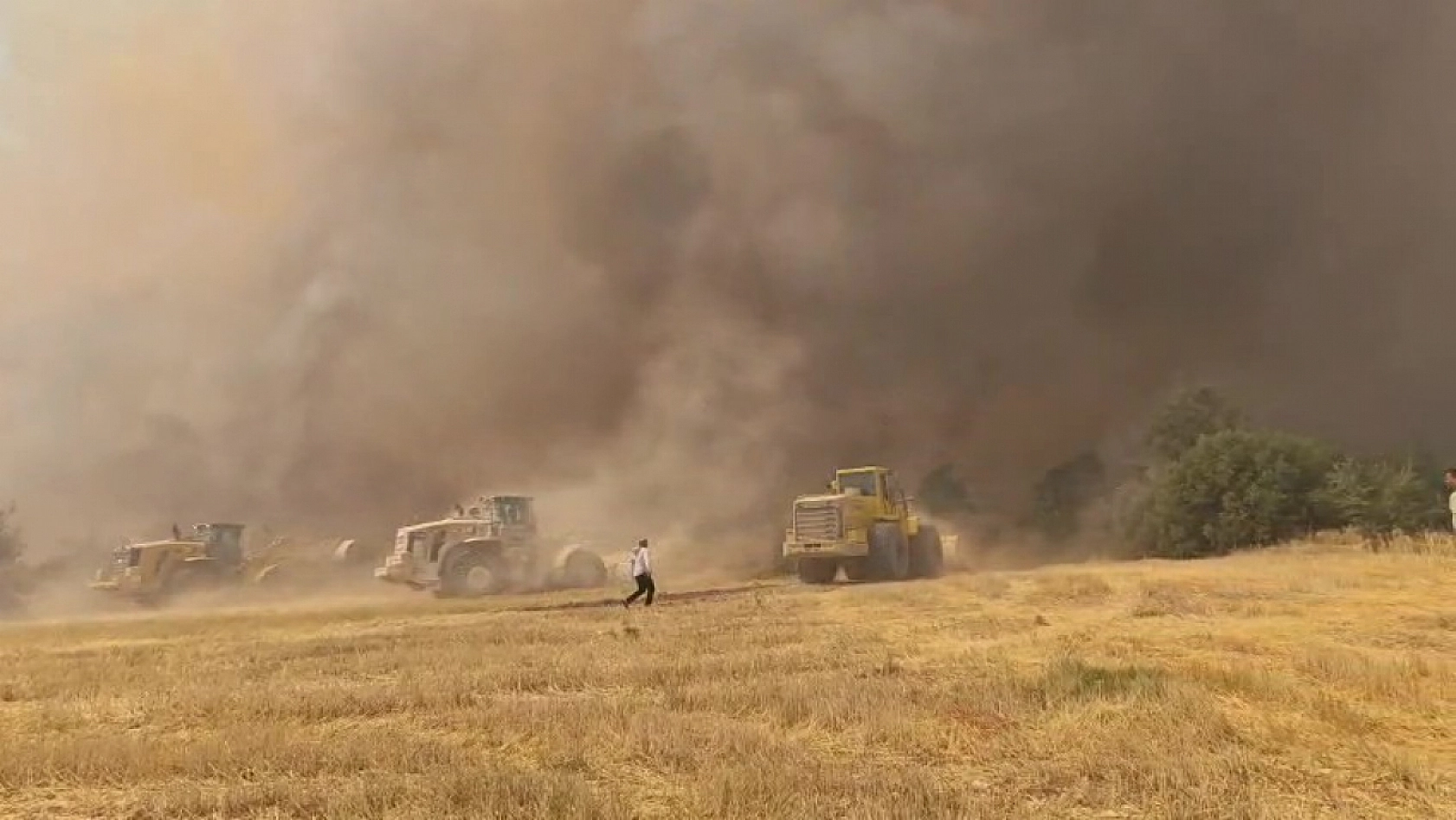 Denizli'de devam eden orman yangınına havadan ve karadan müdahale sürüyor