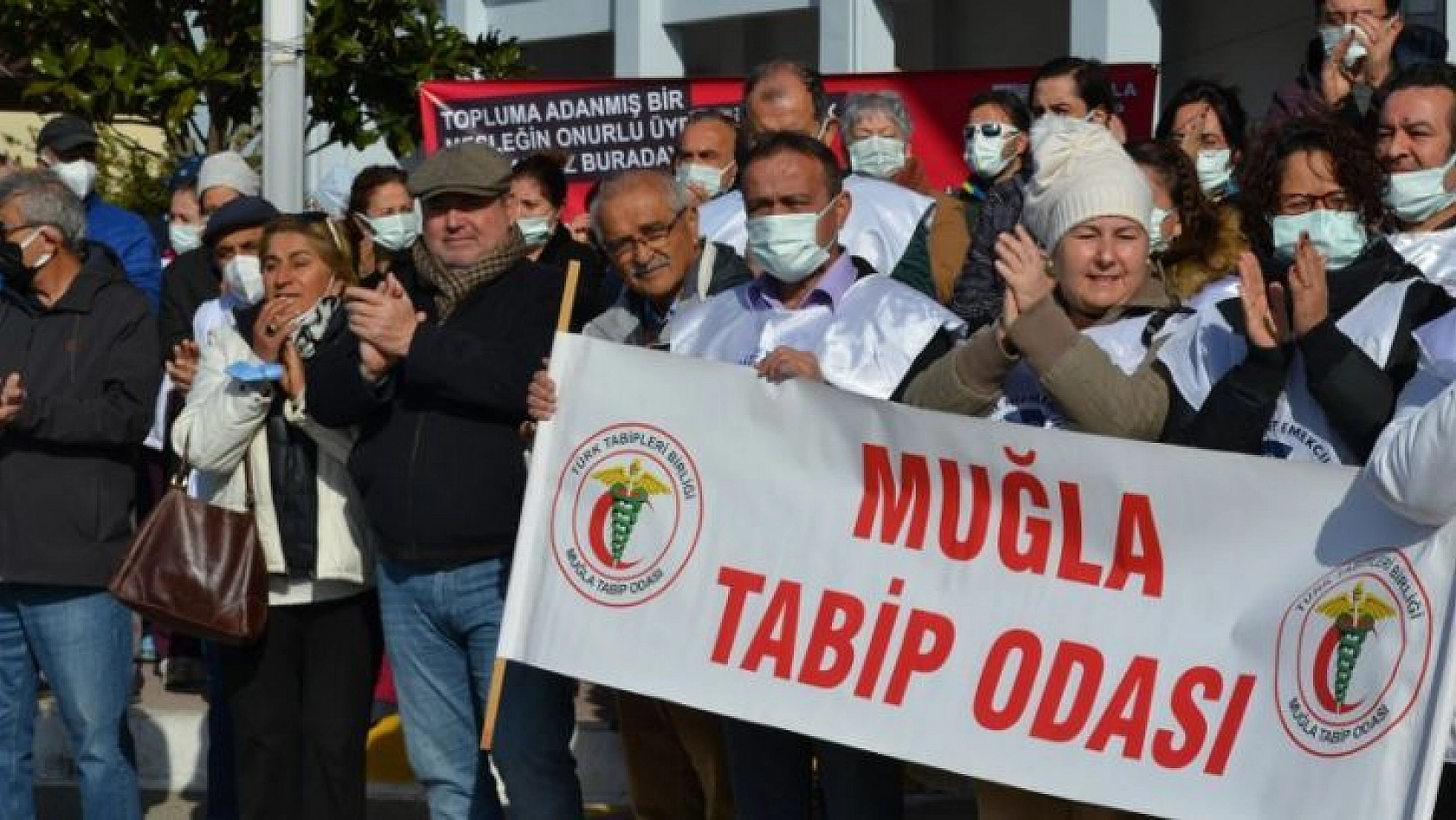 Tıp Bayramı'nda doktorlardan eylem