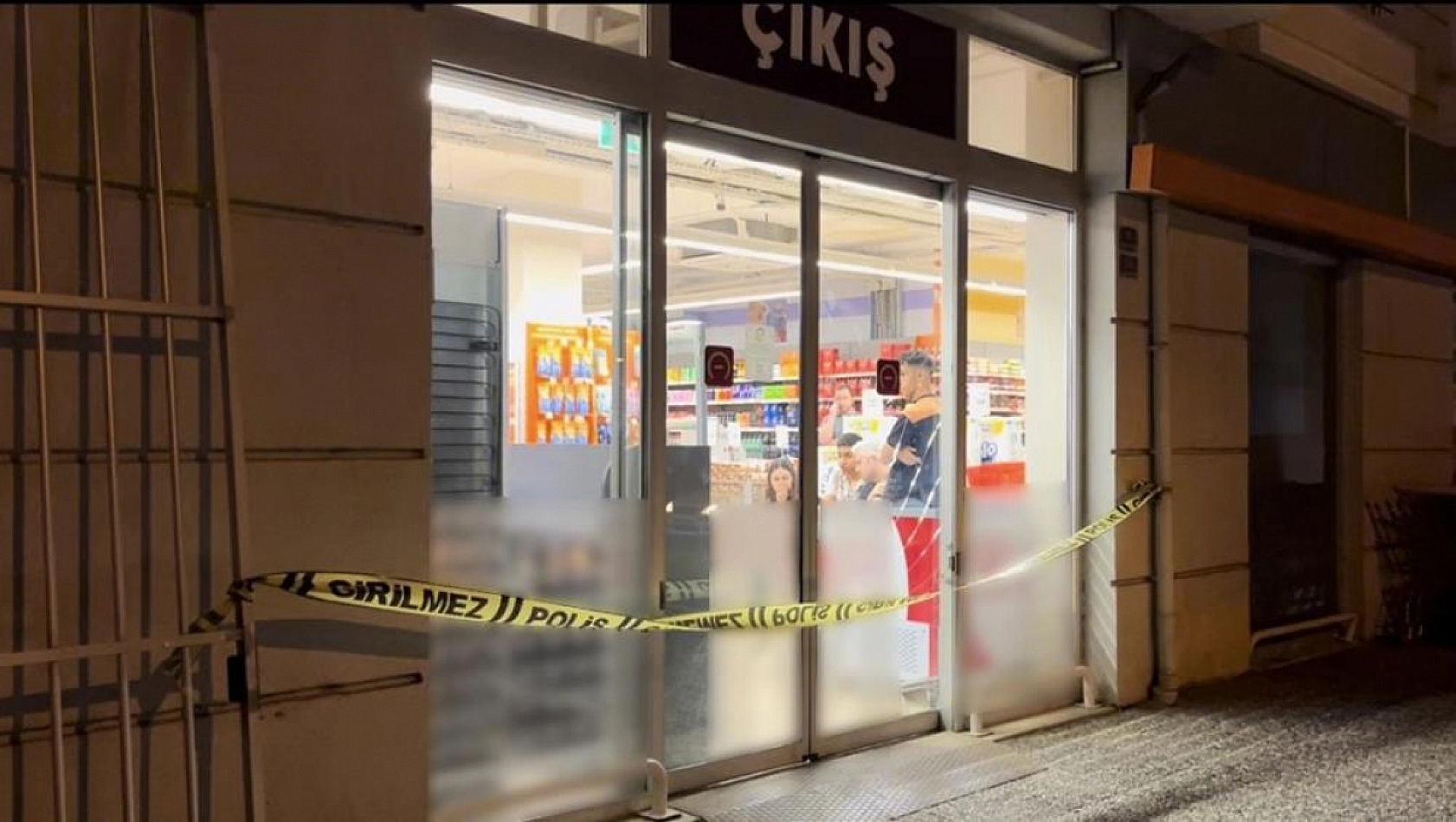 Markette 'Sen sapık mısın?' diyen kadını ve 14 yaşındaki kızı vurdu