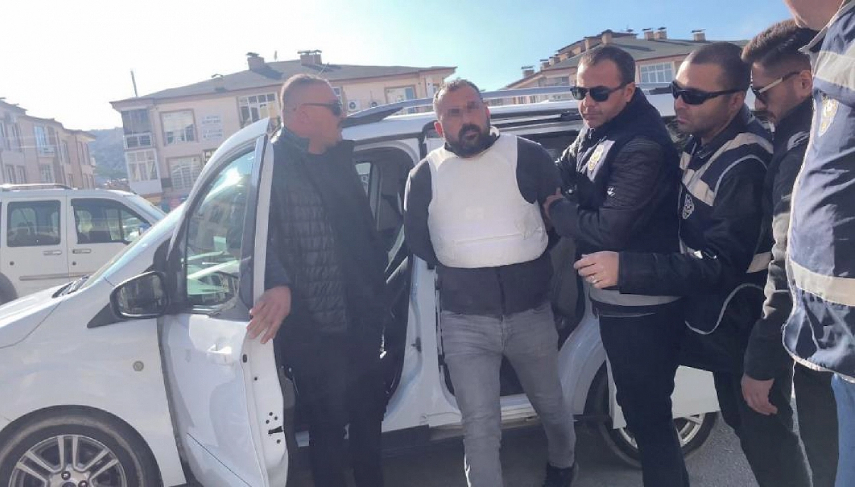 Yanına oturduğu hasmını kurşun yağmuruna tuttu planlasam kamera olmayan yerde öldürürdüm dedi