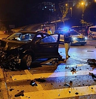 İki aracın kafa kafaya çarpıştığı feci kazada can pazarı: 3 ağır yaralı