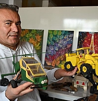 İş kazasında engelli kalınca ahşaptan oyuncak yapma hobisini mesleğe dönüştürdü