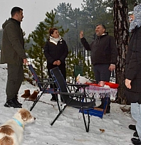 Köyceğiz Kaymakamı Kumcu, vatandaşların kar keyfine ortak oldu