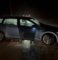 Marmaris'i sağanak yağış vurdu, araçlar suda mahsur kaldı