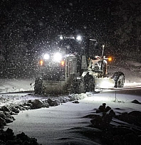 Menteşe Belediyesi ekipleri gece boyunca kar ile mücadele etti