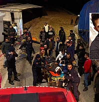 Talaş yüklü tır devrildi: Araçta sıkışan genç sürücü hayatını kaybetti