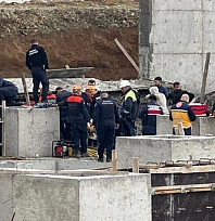 Tonlarca betonun altında kaldılar: 1 işçi öldü, 2'si sağ kurtarıldı