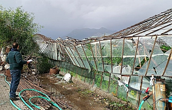 Seydikemer'de hortumun vurduğu seralarda hasar tespit çalışmaları başladı