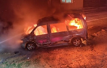 Ticari araç alevlere teslim oldu