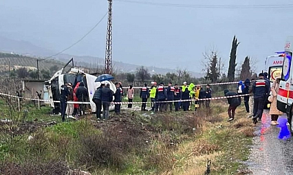 Mesaiye giden memurlar üzüm bağına uçtu 25 yaralı