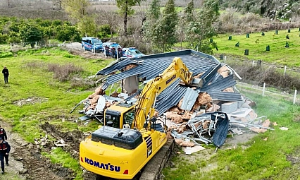 Muğla'da imara aykırı yapılar yıkılıyor