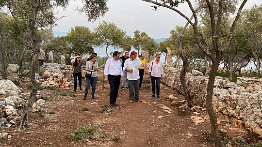 VALİ TAVLI, DEVAM EDEN KAZI ÇALIŞMALARINI YERİNDE İNCELEDİ