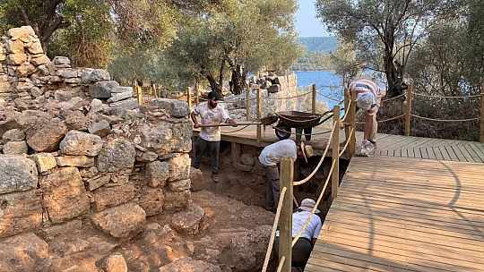 VALİ TAVLI, DEVAM EDEN KAZI ÇALIŞMALARINI YERİNDE İNCELEDİ