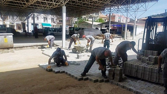 Pazar yerinde alt yapı tamamlandı, sıra uzay çatıda 