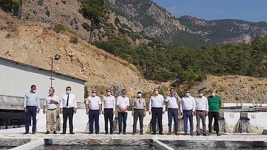 BAKAN YARDIMCISI ÖZKALDI ALABALIK TESİSİNİ İNCELEDİ