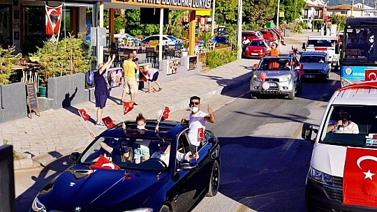 19 Mayıs Bayramı'na araç konvoyu damga vurdu