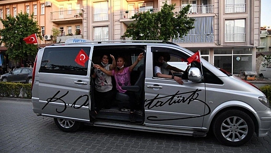 19 Mayıs Bayramı'na araç konvoyu damga vurdu