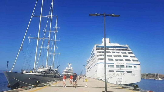 2 gemiyle 464 yolcu geldi