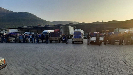 Çiftçiler lokma döktürdü