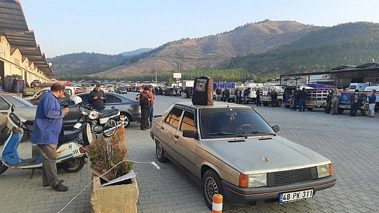 Çiftçiler lokma döktürdü