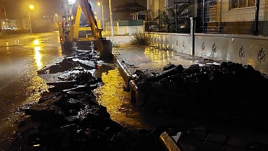 Sağanak yağış Dalaman'da hayatı olumsuz etkiledi