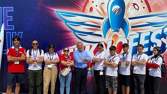 TEKNOFEST'İN ŞAMPİYONU KAVAKLIDERE ROKET TAKIMI