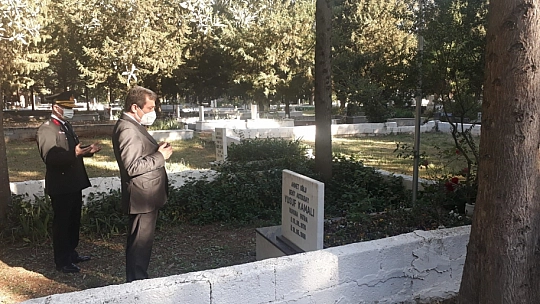 Vali Orhan Tavlı, Ramazan Bayramında Şehitlikleri Ziyaret Etti